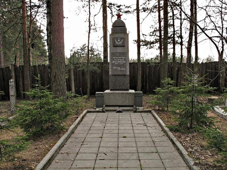 01_Обелиск Ларину